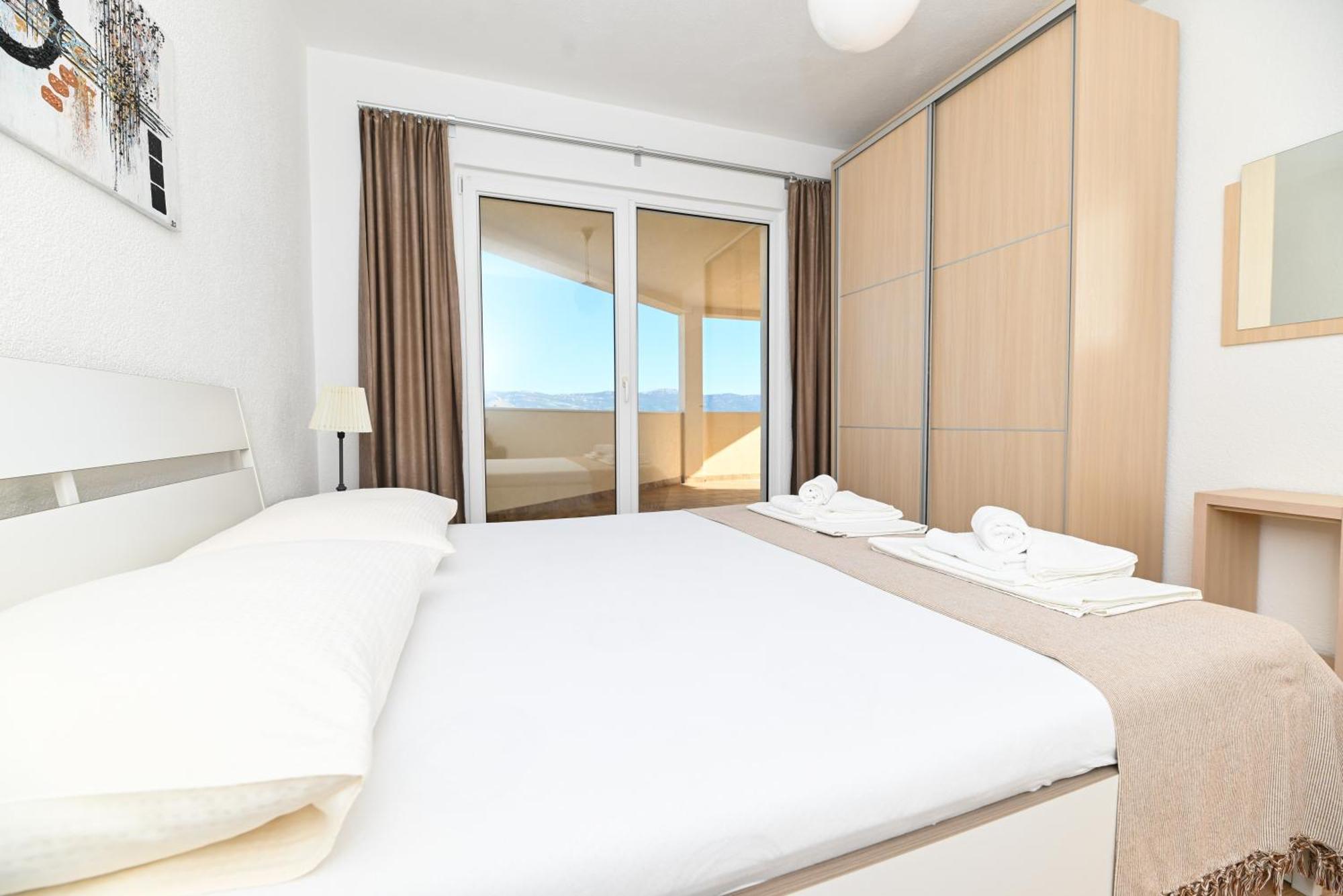 Bluesky Apartment *